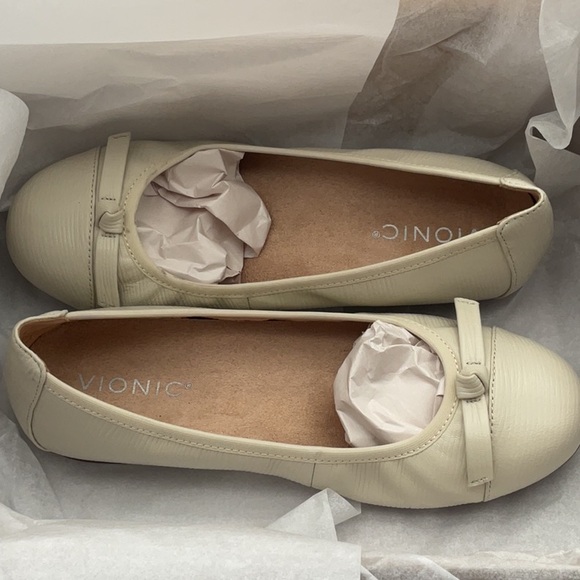 NWT Vionic‎ Cream Women's Flats with Bow Detail size 6 - Picture 5 of 14